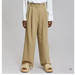 BNWT Frankie shop ren pleated trouser in sand size M